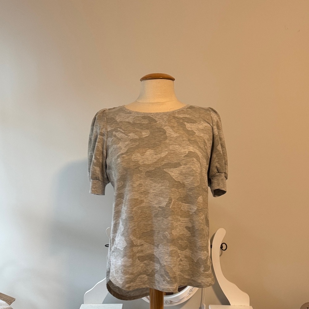 💜Jane and Delancey Gray Camo Sweatshirt
